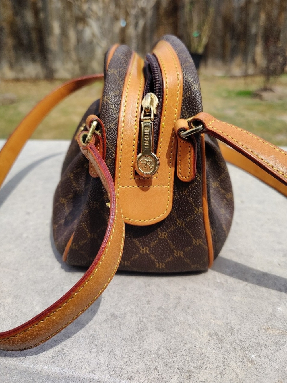 Rioni Brown Small Shoulderbag